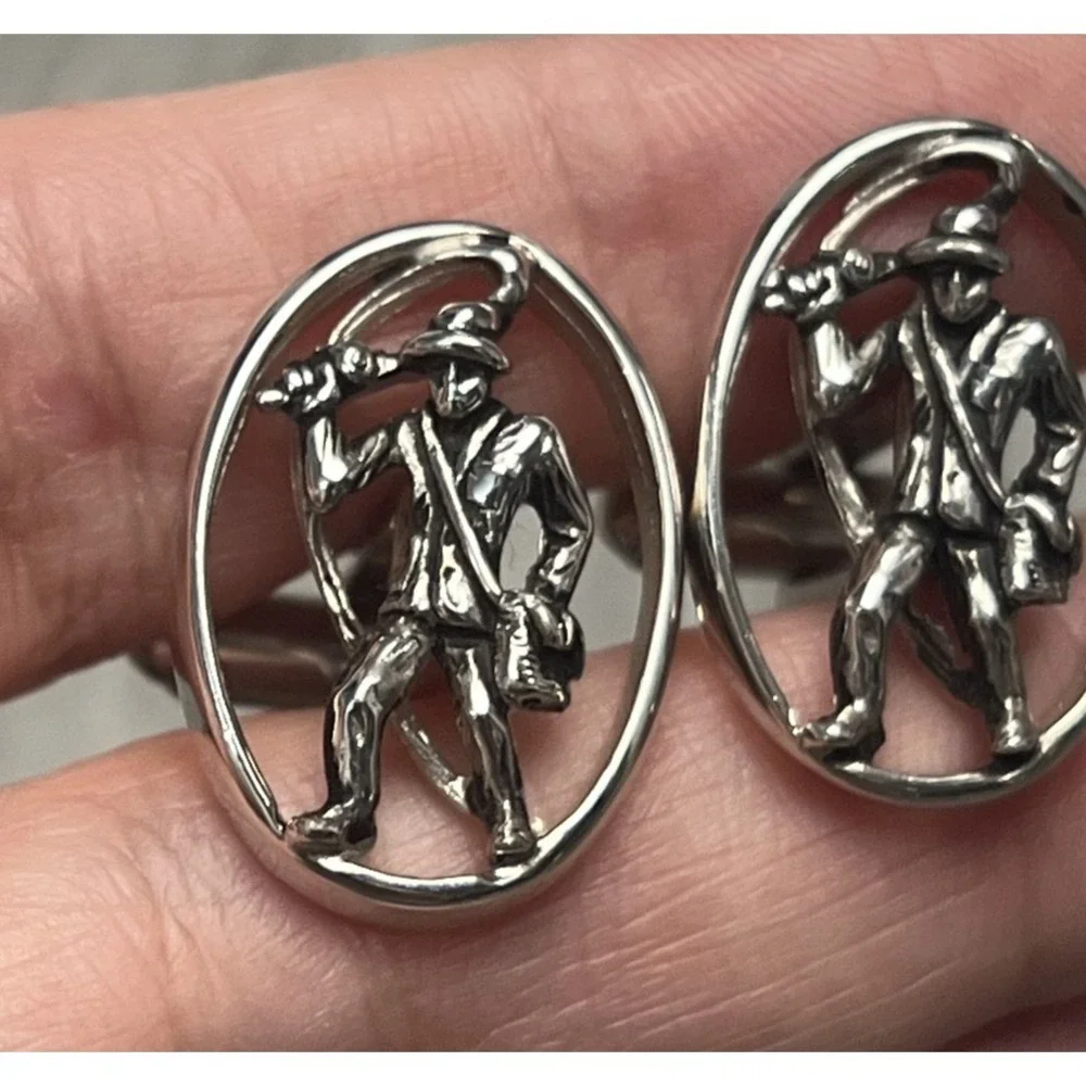 Silver Tone Cufflinks Fisherman Hat Basket Figural‎ Oval Design Fashion